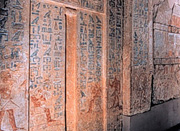 Funerary chapel of Ka(i)pura west wall, with the false door in the foreground; from the installation at the University of Pennsylvania Museum of Archaeology and Anthropology.
© Tom Jenkins